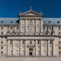 1280px-Facade_monastery_San_Lorenzo_de_El_Escorial_Spain.jpg